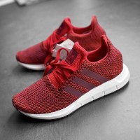 Кросівки дівчинці Adidas Swift Run р 36