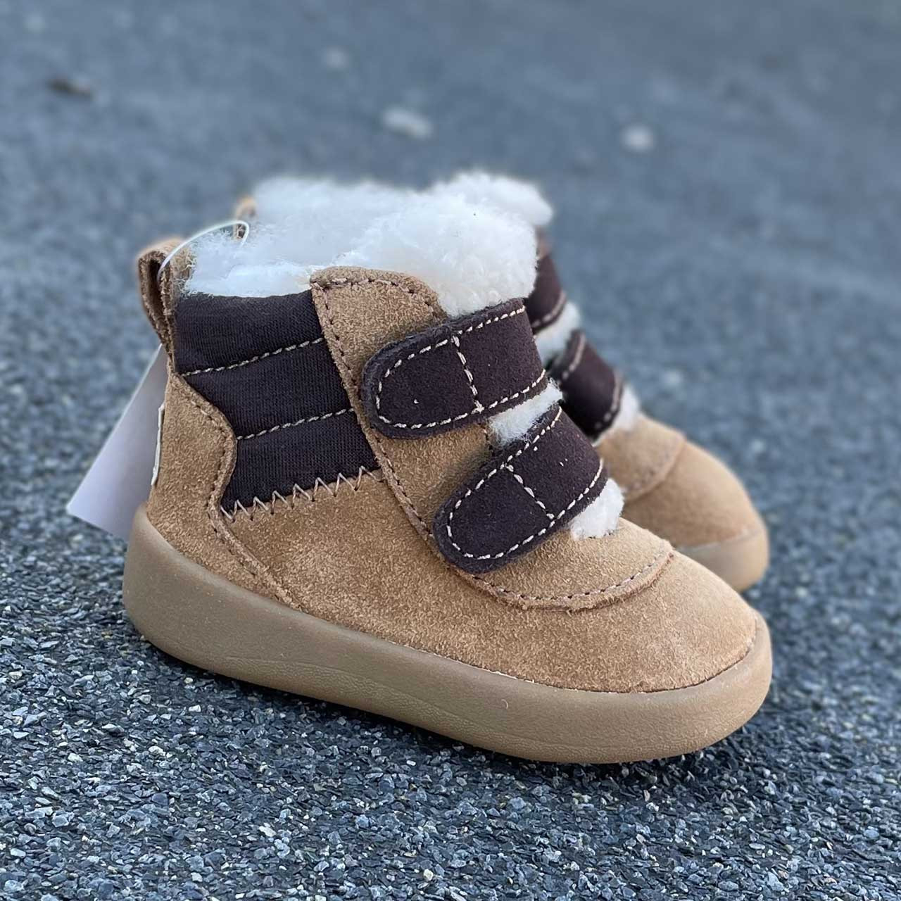 Купити зимові уггі дитячі натуральні UGG Australia | Marcos.com.ua
