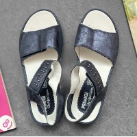 Шкіряні жіночі босоніжки Primigi р 35